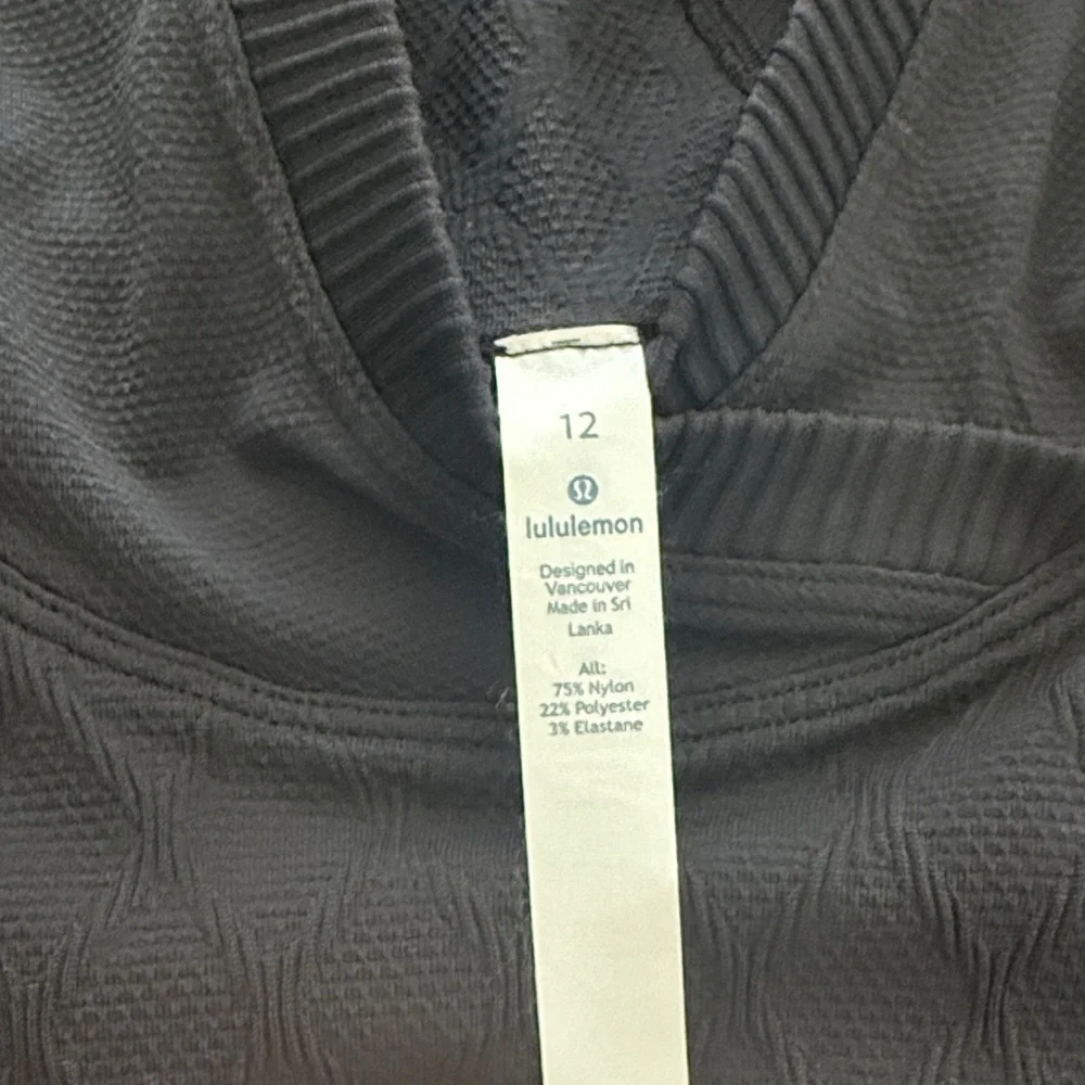 lululemon athletica black long sleeve top - Picture 7 of 7